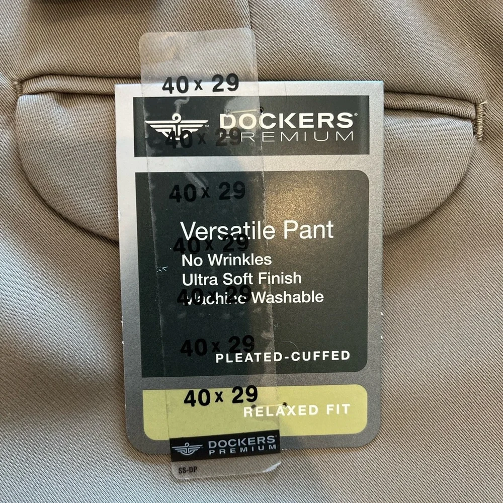 Dockers Premium Never Iron Khakis Pleated Relaxed Fit Wrinkle Free 42x29 NWT